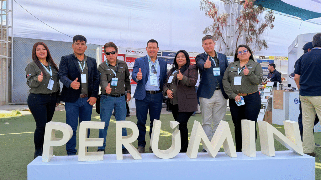 Equipo de Ramirez Group presenta camiones grúa